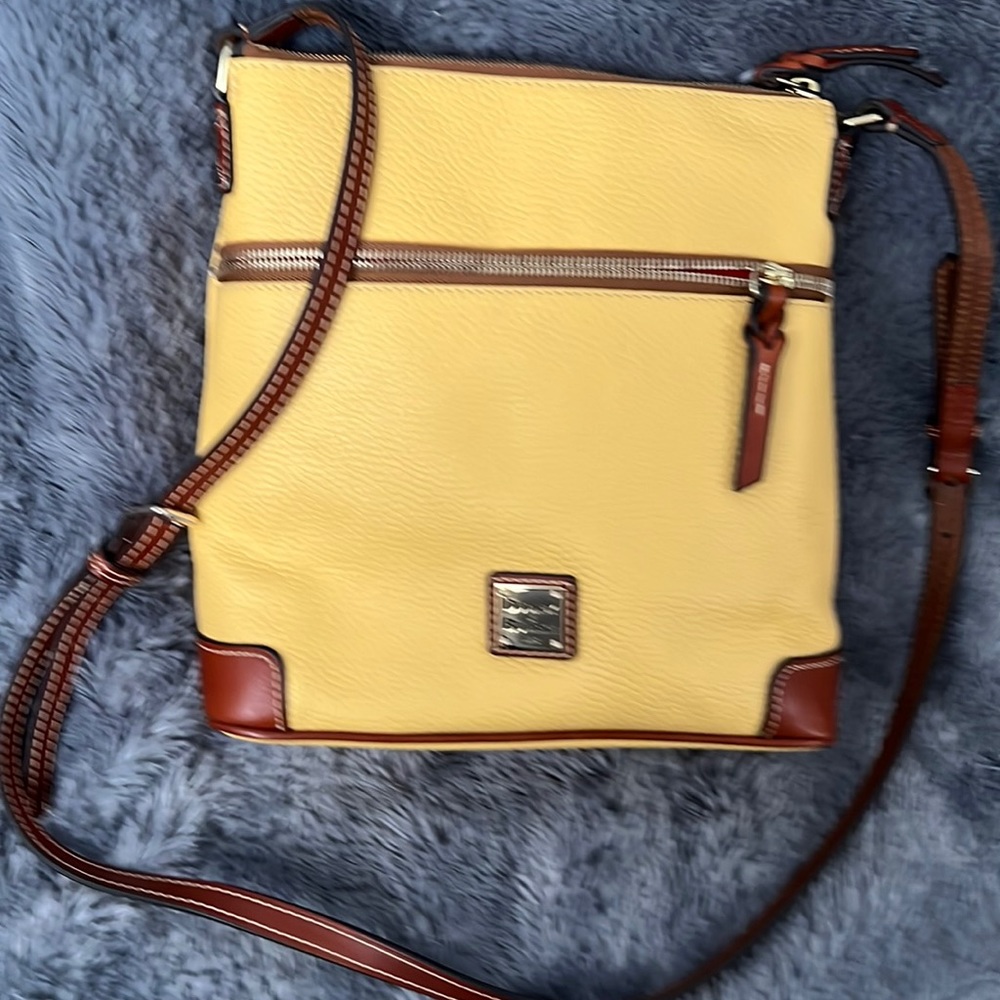 Dooney and Bourke pebble grain crossbody purse